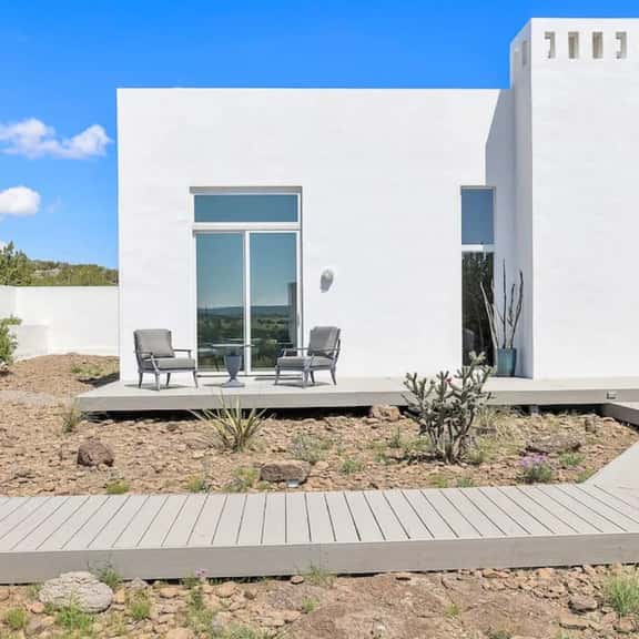 Kingfisher – Modern inside, gorgeous outside - Image 1