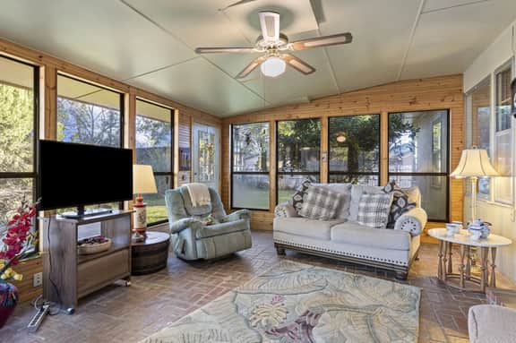 Kathryn's Corner Cottage - Gorgeous Views