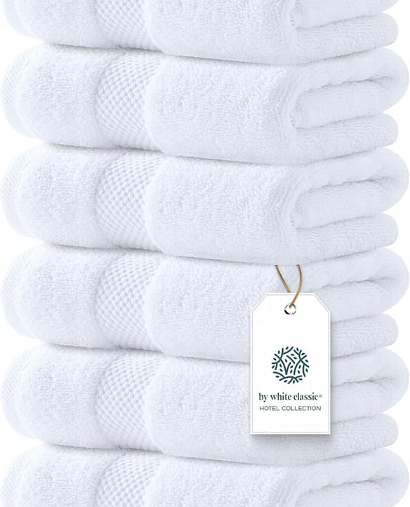 Made from 100% Turkish cotton, these soft, absorbent hand towels are the same ones featured throughout the bathrooms at Bienvenido Big Bend. Guests love their plush feel, generous size, and durability wash after wash, making them an easy everyday upgrade.